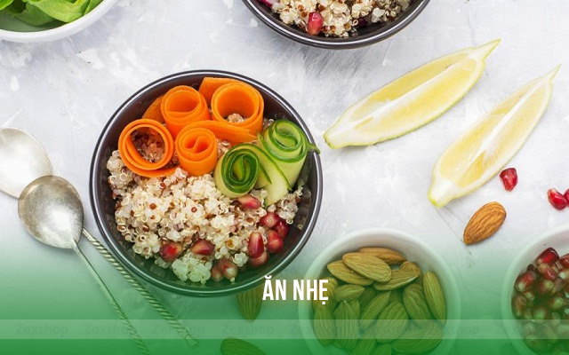 Ăn nhẹ và bổ sung nước